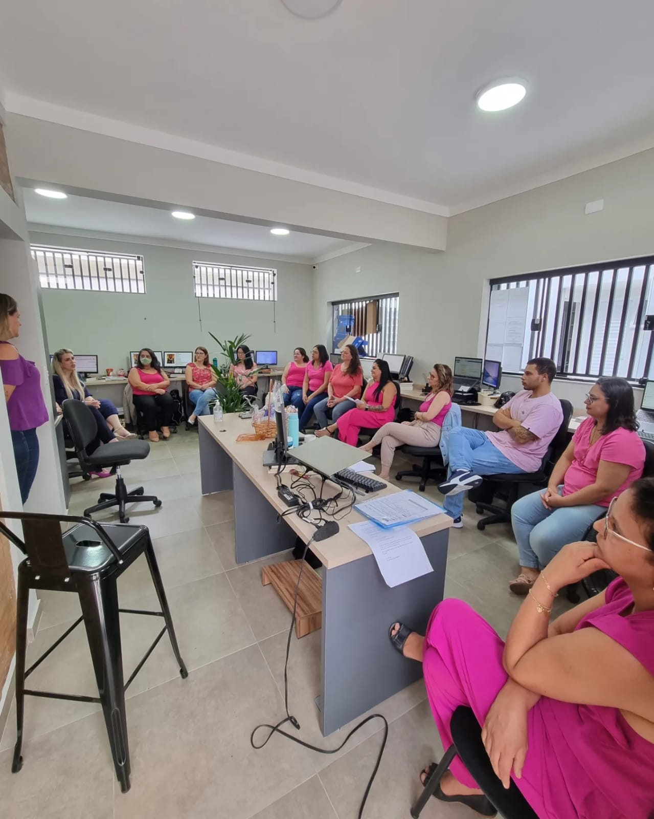 Encontro da equipe Aiello no ambiente do escritório
